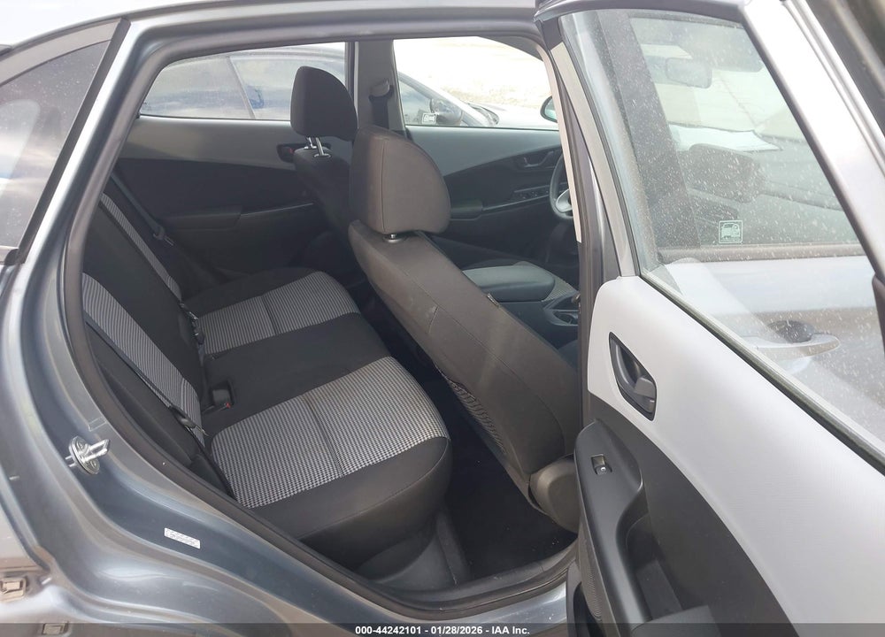 2021 HYUNDAI KONA SE VIN: KM8K12AA1MU657926