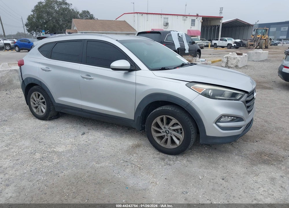 2016 HYUNDAI TUCSON SE VIN: KM8J33A48GU089393