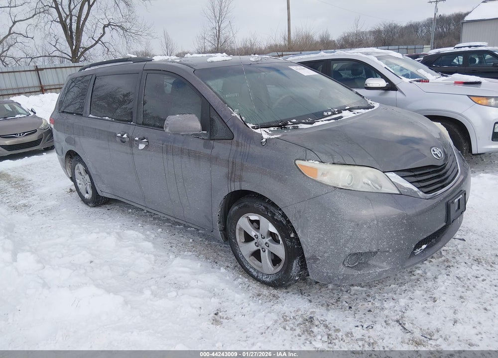 2013 TOYOTA SIENNA LE V6 8 PASSENGER VIN: 5TDKK3DC1DS403335