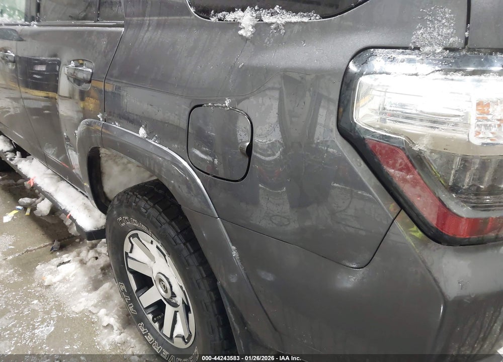 2020 TOYOTA 4RUNNER TRD OFF ROAD PREMIUM VIN: JTEBU5JRXL5834660