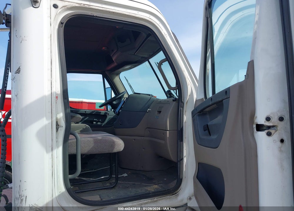 2013 FREIGHTLINER CASCADIA 113 VIN: 1FUBGADV7DLBW3373