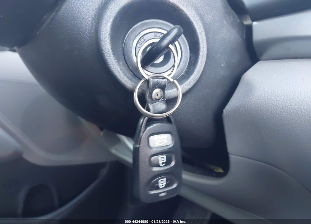 2019 HYUNDAI ELANTRA SE VIN: 5NPD74LF7KH490530