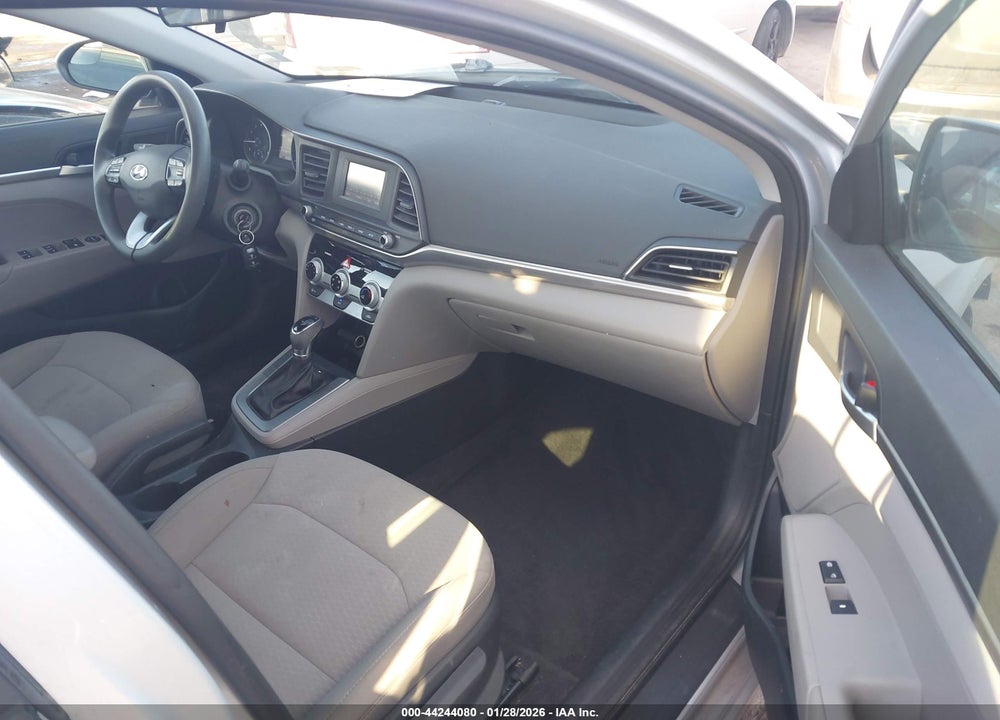 2019 HYUNDAI ELANTRA SE VIN: 5NPD74LF7KH490530