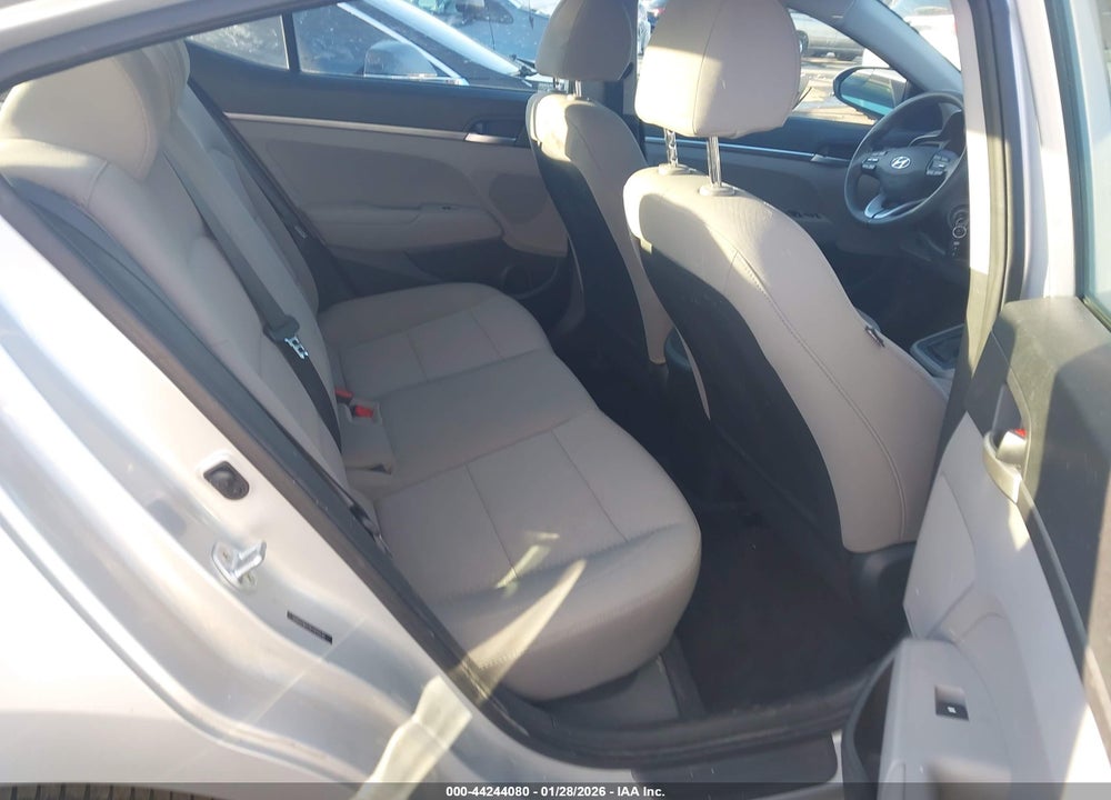 2019 HYUNDAI ELANTRA SE VIN: 5NPD74LF7KH490530