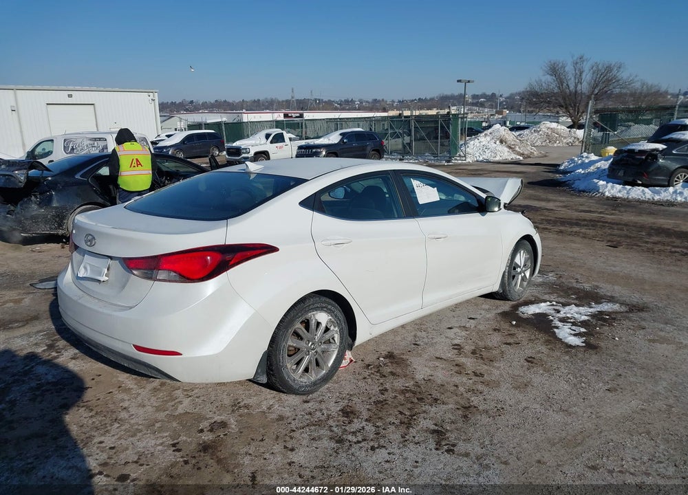 2015 HYUNDAI ELANTRA SE VIN: 5NPDH4AE2FH628875