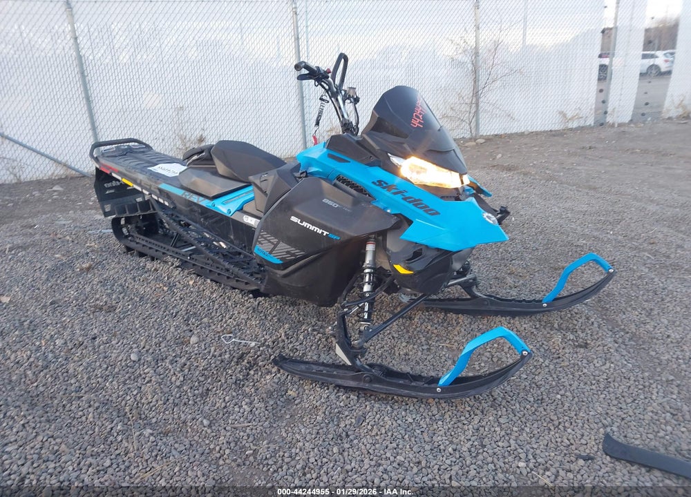 2019 SKI-DOO SUMMIT 850 SP VIN: 2BPSCFKH8KV000415