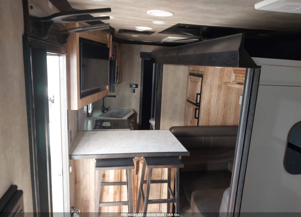 2024 LAKOTA BH8516TSR  HORSE TRAILER VIN: 58JGB5K34R1000642