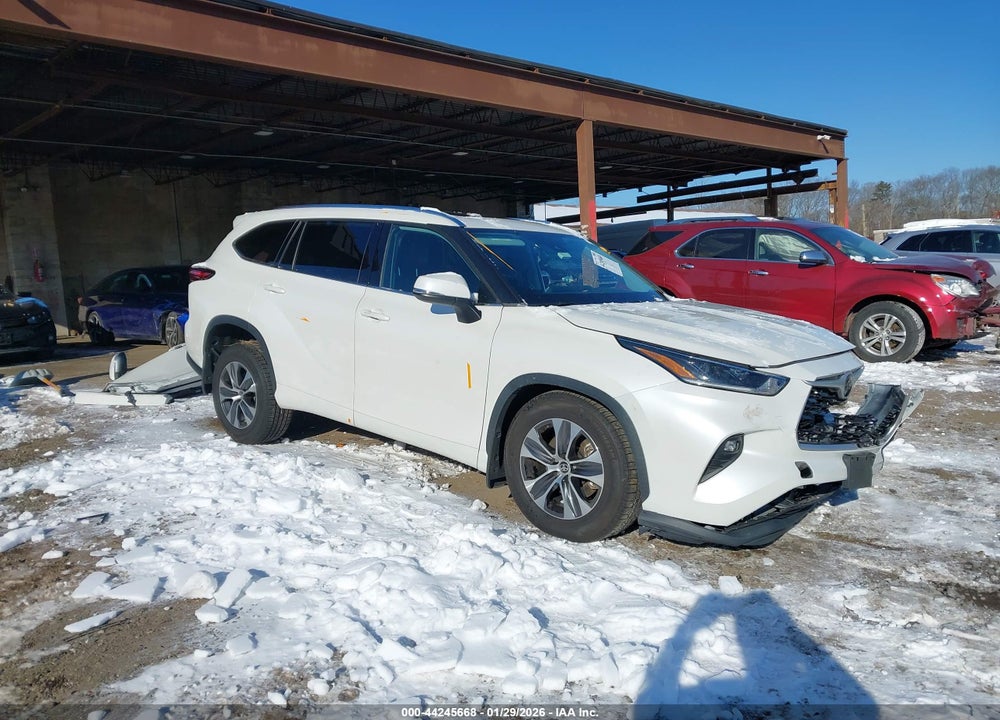 2021 TOYOTA HIGHLANDER XLE VIN: 5TDGZRBH5MS104661