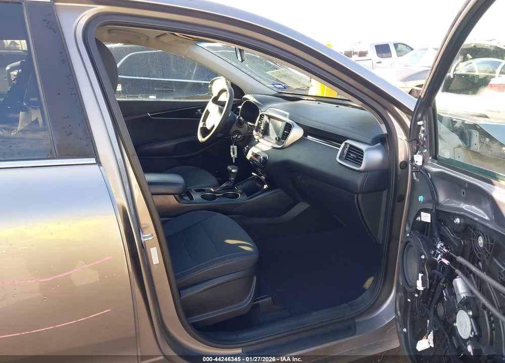 2019 KIA SORENTO 3.3L LX VIN: 5XYPG4A52KG458759