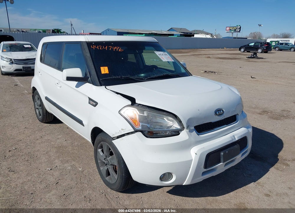 2011 KIA SOUL + VIN: KNDJT2A23B7267618