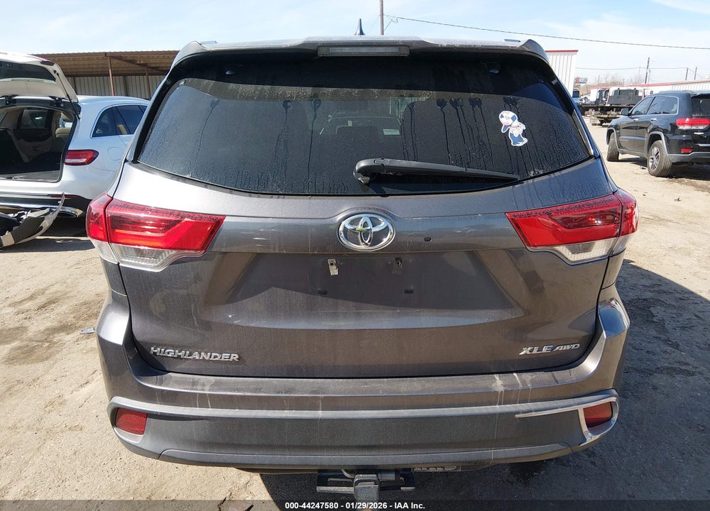 2019 TOYOTA HIGHLANDER XLE VIN: 5TDJZRFH5KS584942