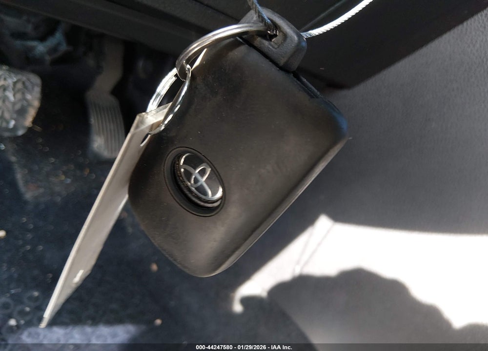 2019 TOYOTA HIGHLANDER XLE VIN: 5TDJZRFH5KS584942