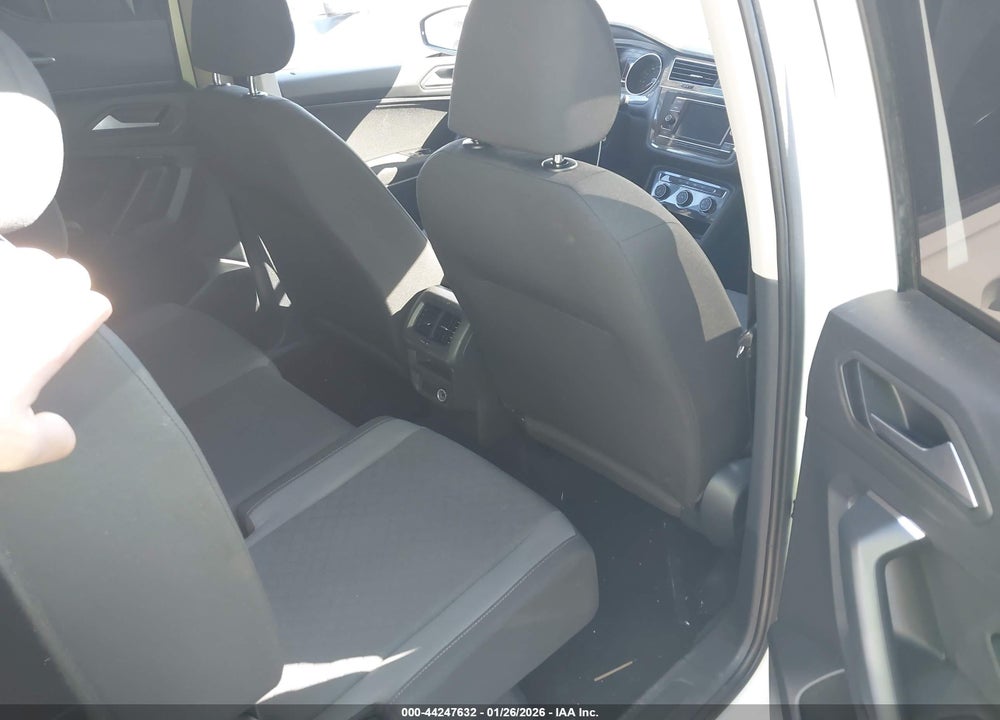 2019 VOLKSWAGEN TIGUAN 2.0T S VIN: 3VV1B7AX8KM173074