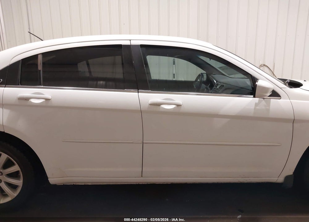2014 CHRYSLER 200 TOURING VIN: 1C3CCBBG4EN235915