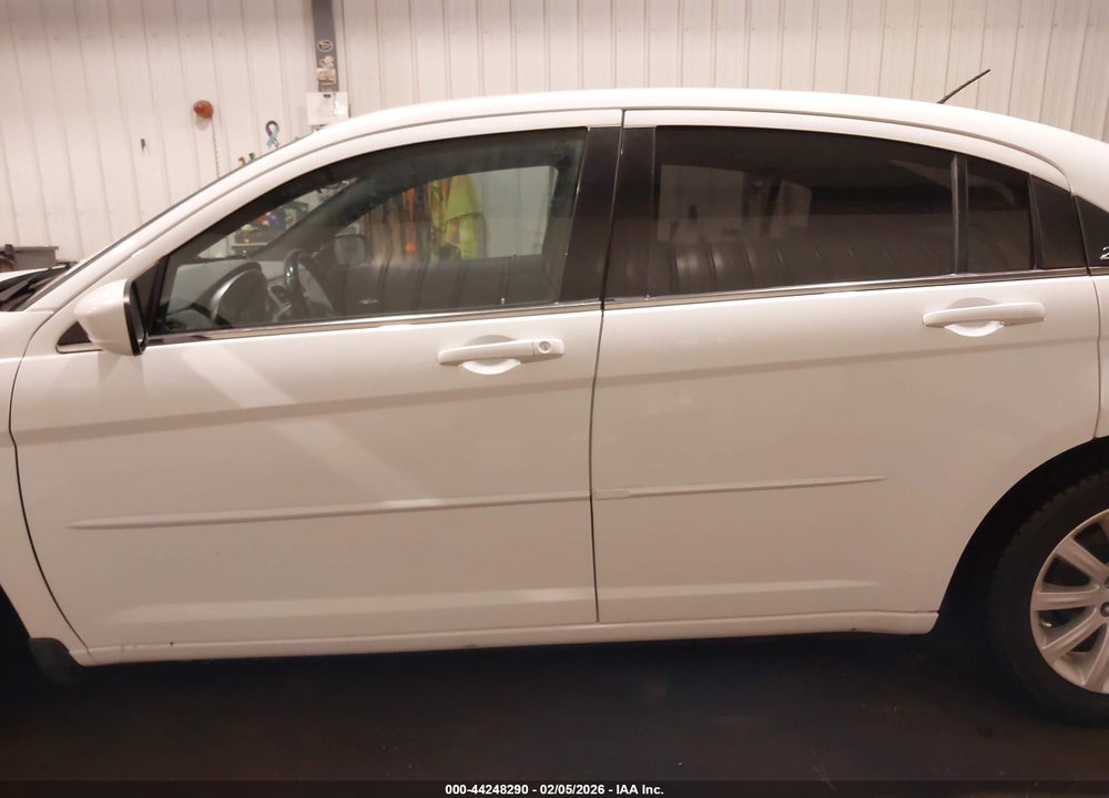 2014 CHRYSLER 200 TOURING VIN: 1C3CCBBG4EN235915