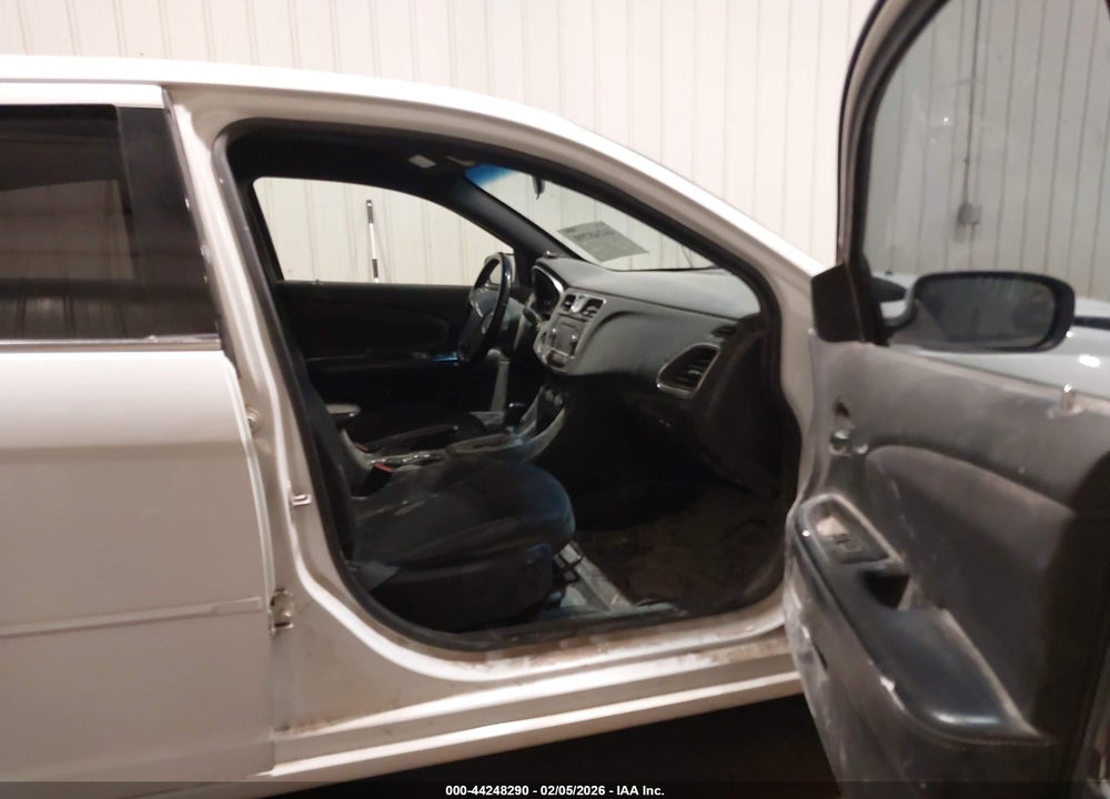 2014 CHRYSLER 200 TOURING VIN: 1C3CCBBG4EN235915