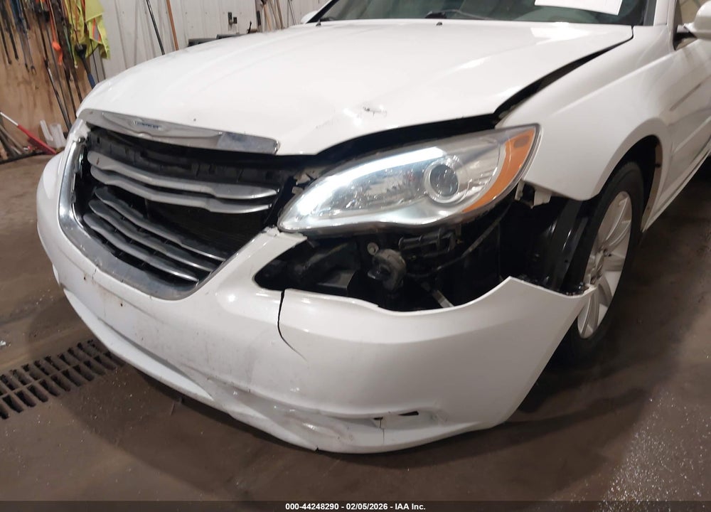 2014 CHRYSLER 200 TOURING VIN: 1C3CCBBG4EN235915