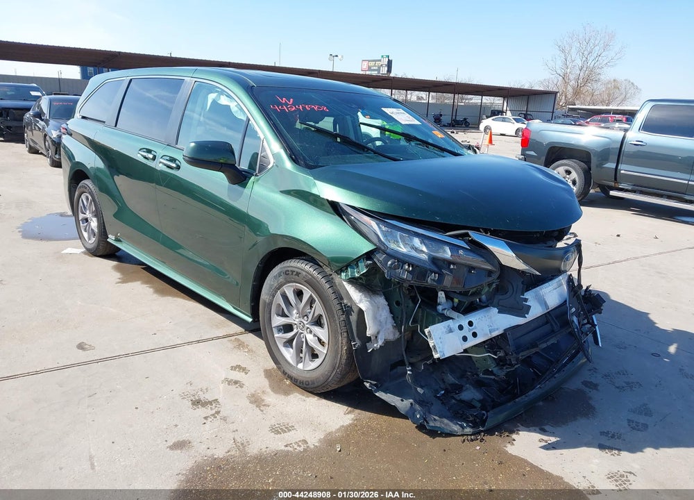 2022 TOYOTA SIENNA XLE VIN: 5TDYRKEC6NS100017