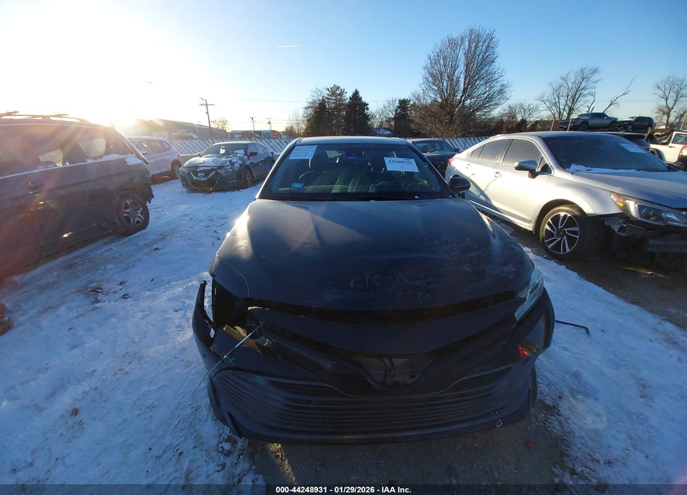 2018 TOYOTA CAMRY XLE VIN: 4T1B11HK2JU105937