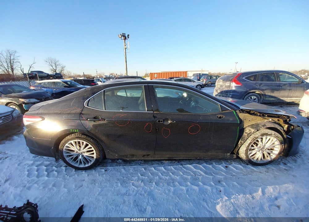 2018 TOYOTA CAMRY XLE VIN: 4T1B11HK2JU105937