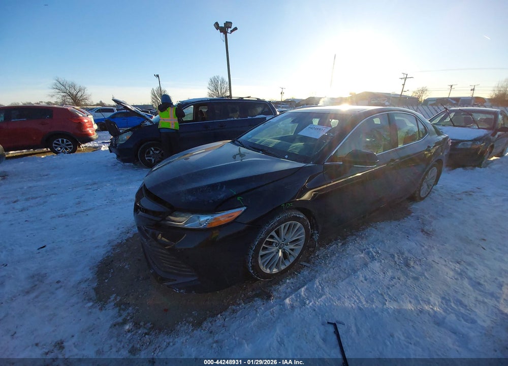 2018 TOYOTA CAMRY XLE VIN: 4T1B11HK2JU105937