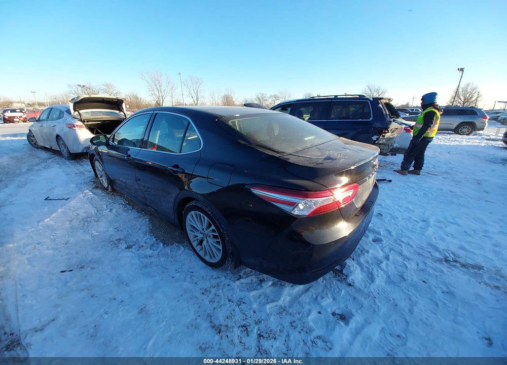 2018 TOYOTA CAMRY XLE VIN: 4T1B11HK2JU105937
