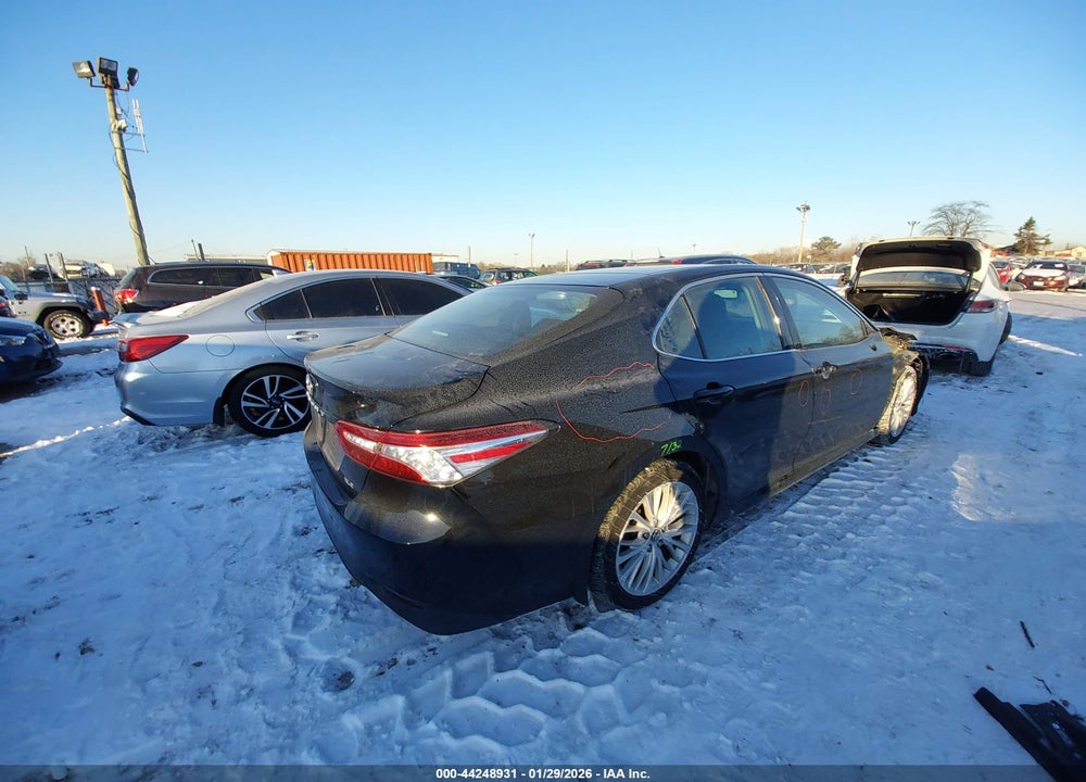 2018 TOYOTA CAMRY XLE VIN: 4T1B11HK2JU105937
