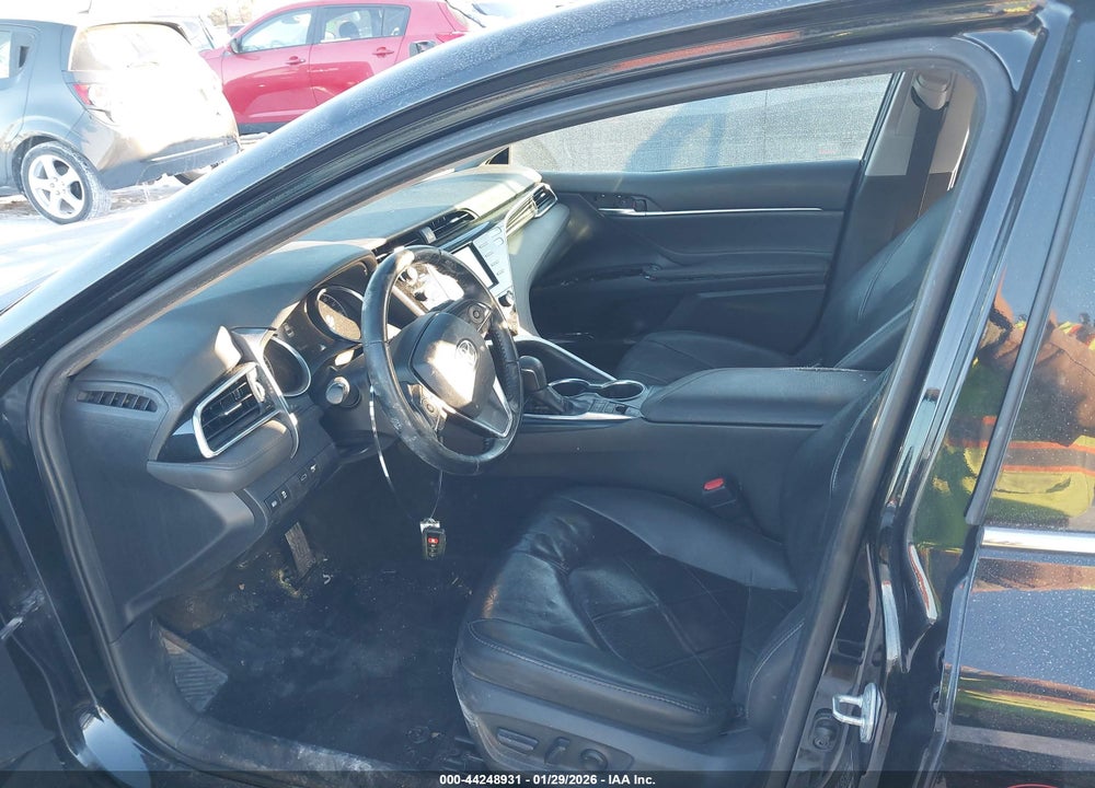 2018 TOYOTA CAMRY XLE VIN: 4T1B11HK2JU105937