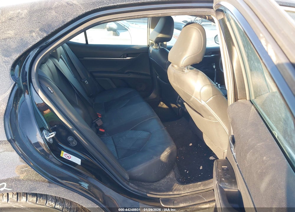 2018 TOYOTA CAMRY XLE VIN: 4T1B11HK2JU105937