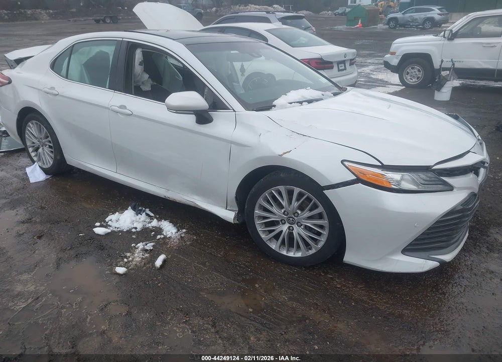2018 TOYOTA CAMRY XLE VIN: 4T1B11HK5JU028903