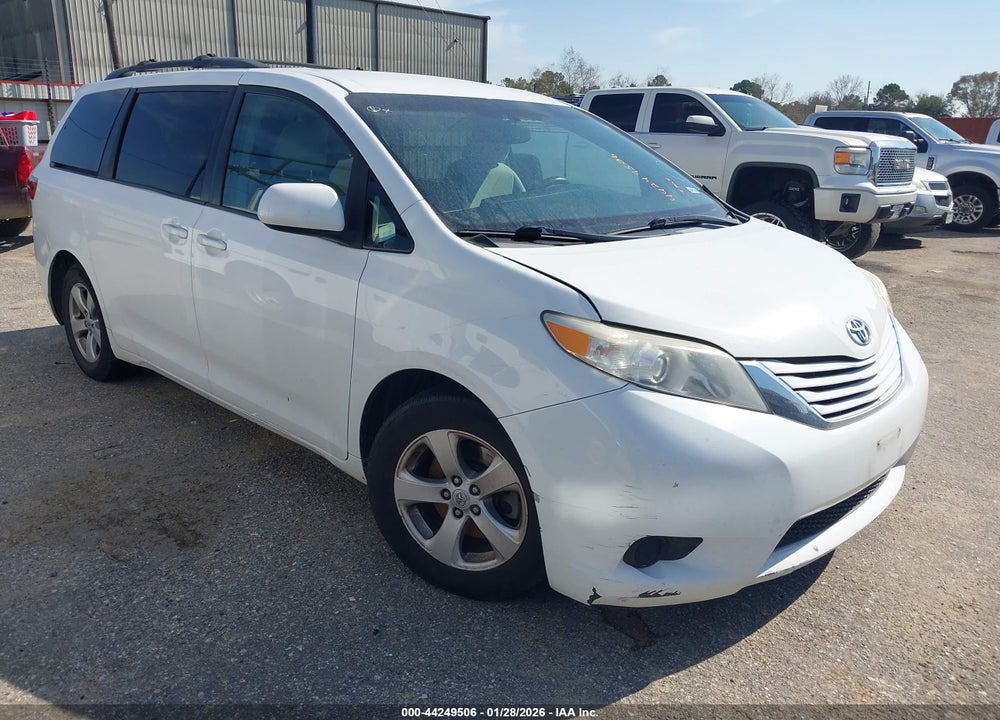 2017 TOYOTA SIENNA LE 8 PASSENGER VIN: 5TDKZ3DC5HS802511