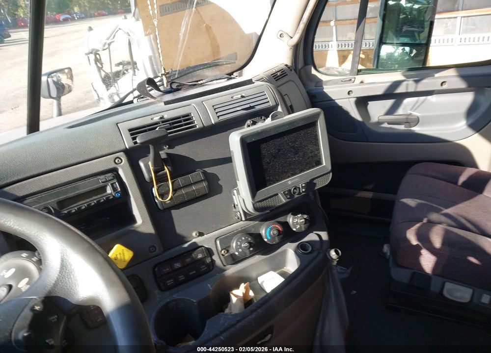 2015 FREIGHTLINER CASCADIA 125 VIN: 3AKJGLDV5FSGS6853