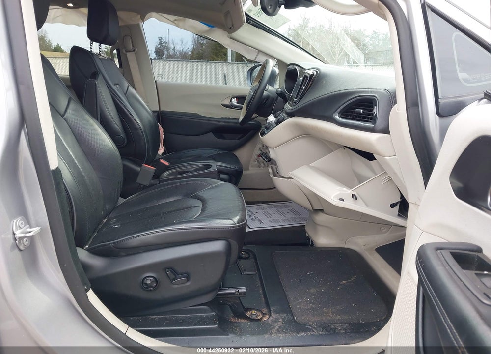2018 CHRYSLER PACIFICA LIMITED VIN: 2C4RC1GG8JR182884