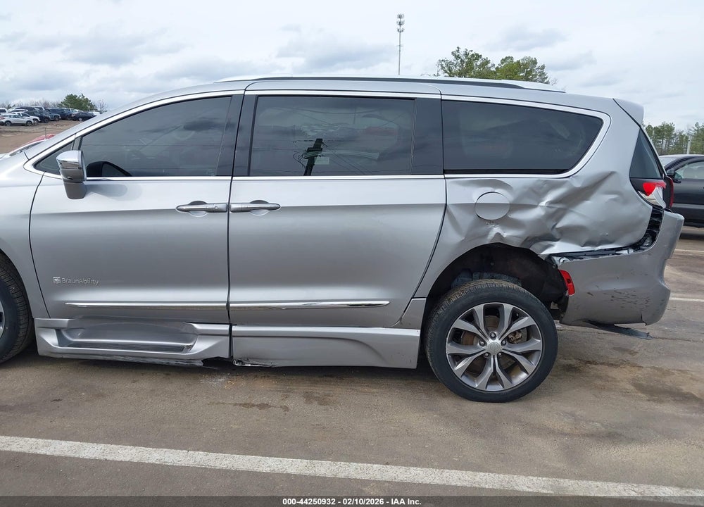 2018 CHRYSLER PACIFICA LIMITED VIN: 2C4RC1GG8JR182884