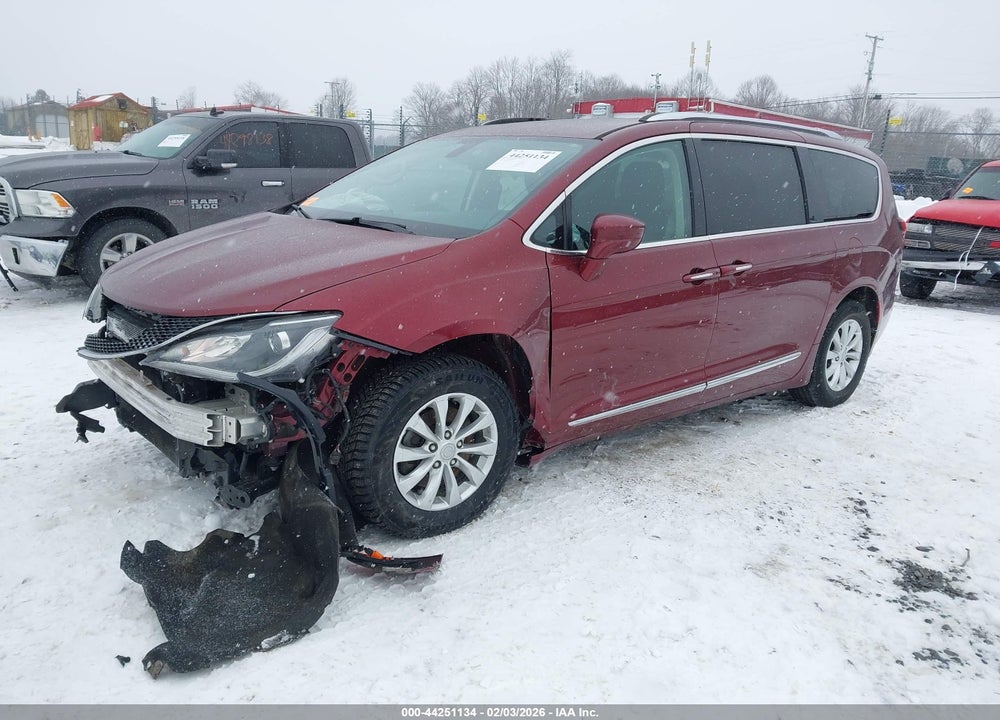 2018 CHRYSLER PACIFICA TOURING L VIN: 2C4RC1BG8JR185808