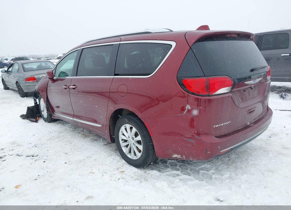 2018 CHRYSLER PACIFICA TOURING L VIN: 2C4RC1BG8JR185808