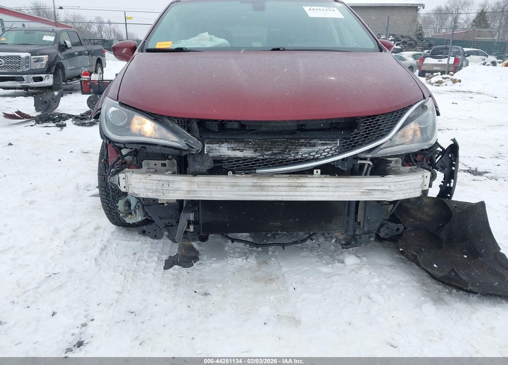 2018 CHRYSLER PACIFICA TOURING L VIN: 2C4RC1BG8JR185808