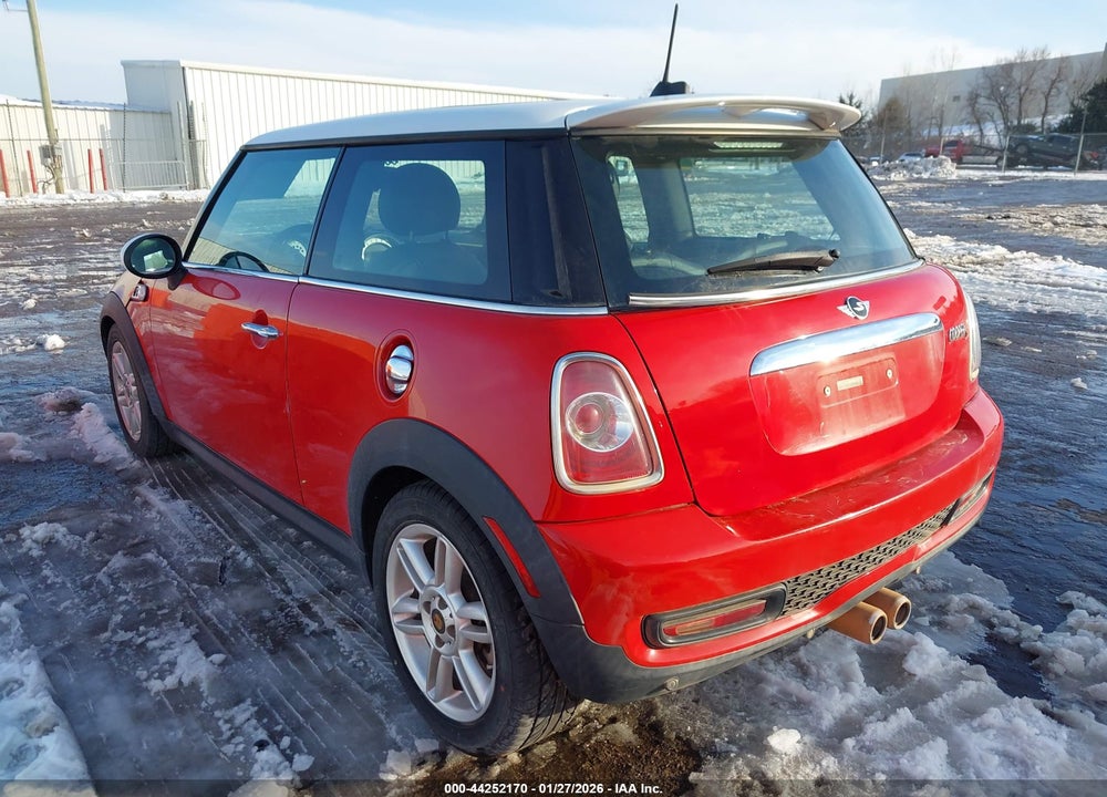 2012 MINI COOPER S VIN: WMWSV3C52CT387847