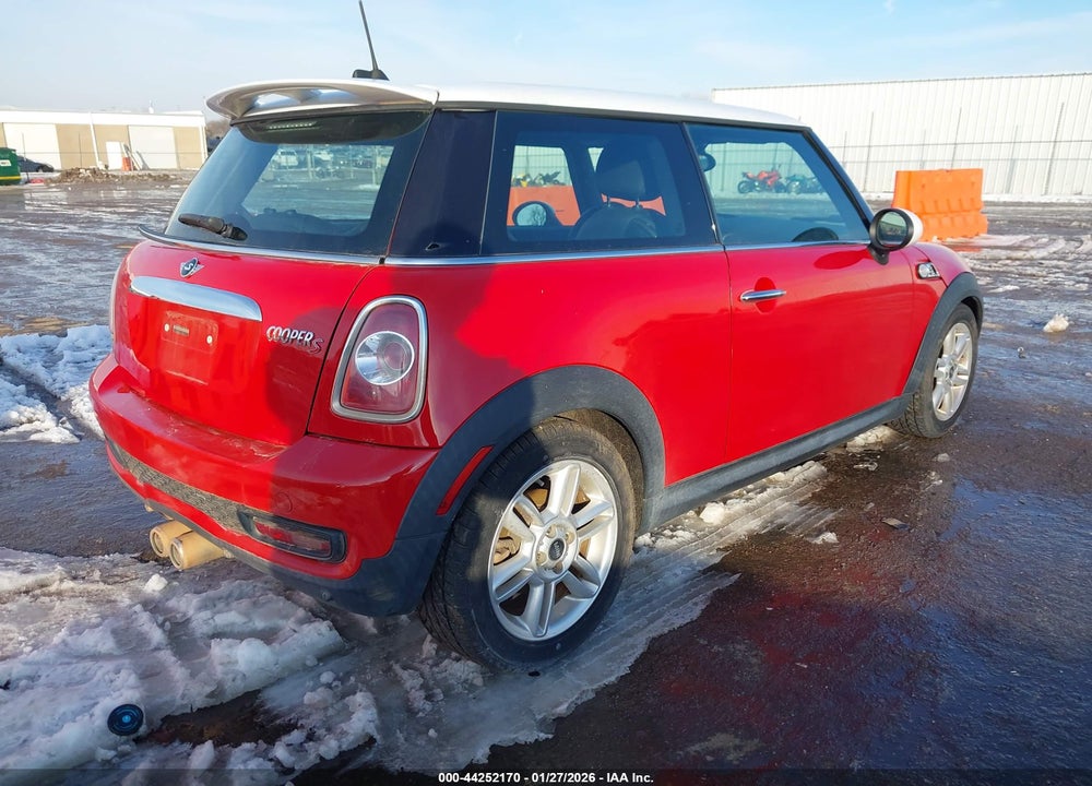 2012 MINI COOPER S VIN: WMWSV3C52CT387847