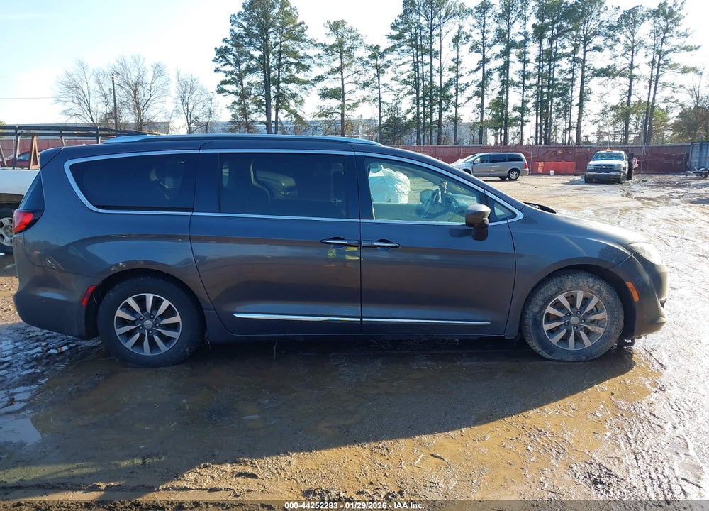 2020 CHRYSLER PACIFICA TOURING L PLUS VIN: 2C4RC1EG4LR127015