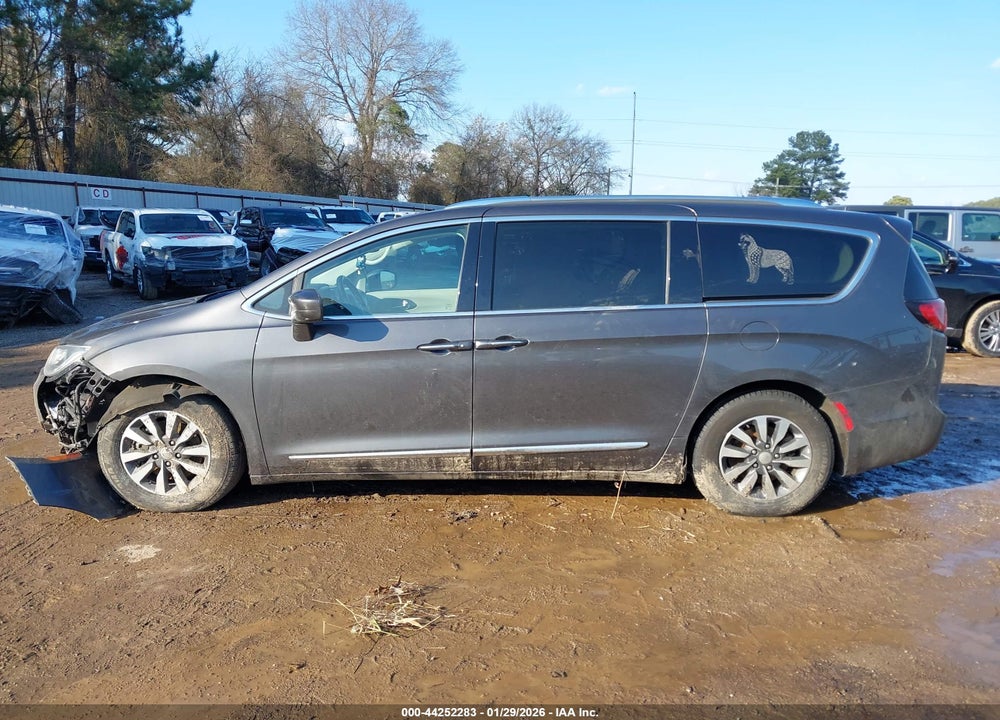 2020 CHRYSLER PACIFICA TOURING L PLUS VIN: 2C4RC1EG4LR127015