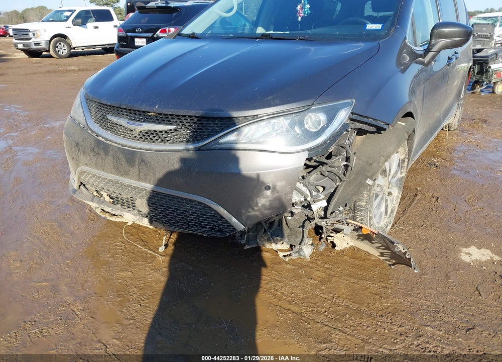 2020 CHRYSLER PACIFICA TOURING L PLUS VIN: 2C4RC1EG4LR127015