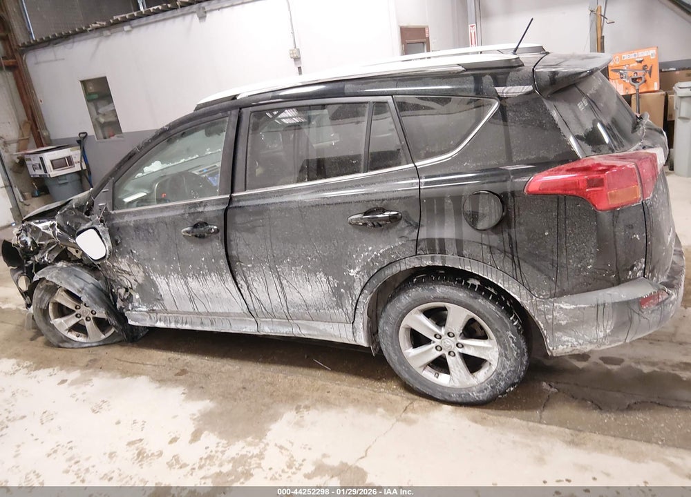 2013 TOYOTA RAV4 XLE VIN: 2T3RFREV0DW117304