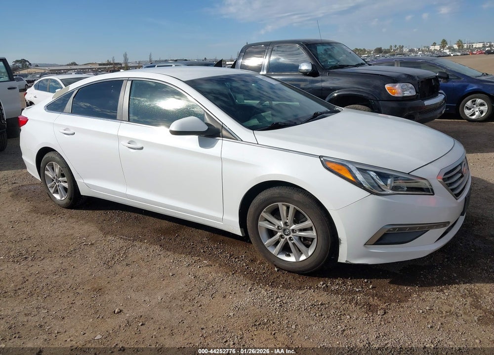 2015 HYUNDAI SONATA SE VIN: 5NPE24AFXFH257303