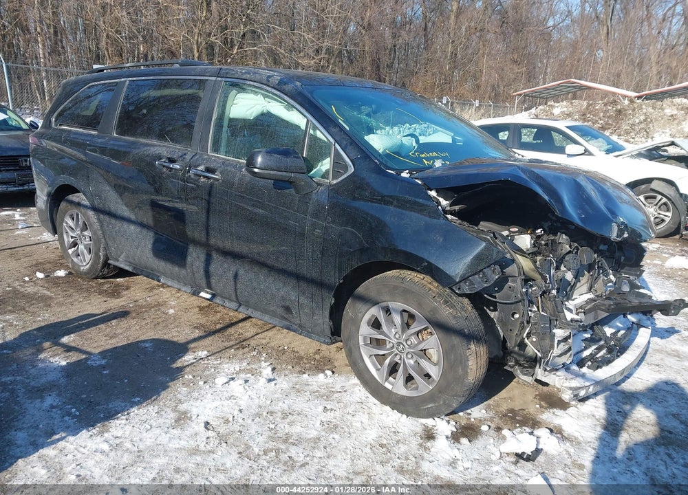 2023 TOYOTA SIENNA XLE VIN: 5TDYRKECXPS162510