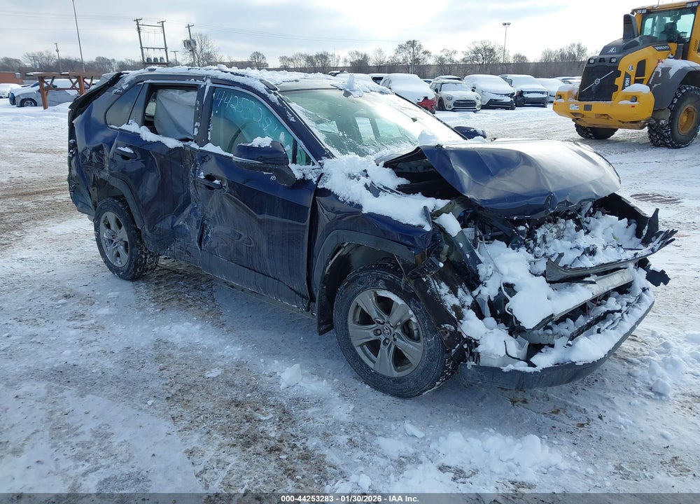 2024 TOYOTA RAV4 XLE VIN: 2T3P1RFV8RW428880