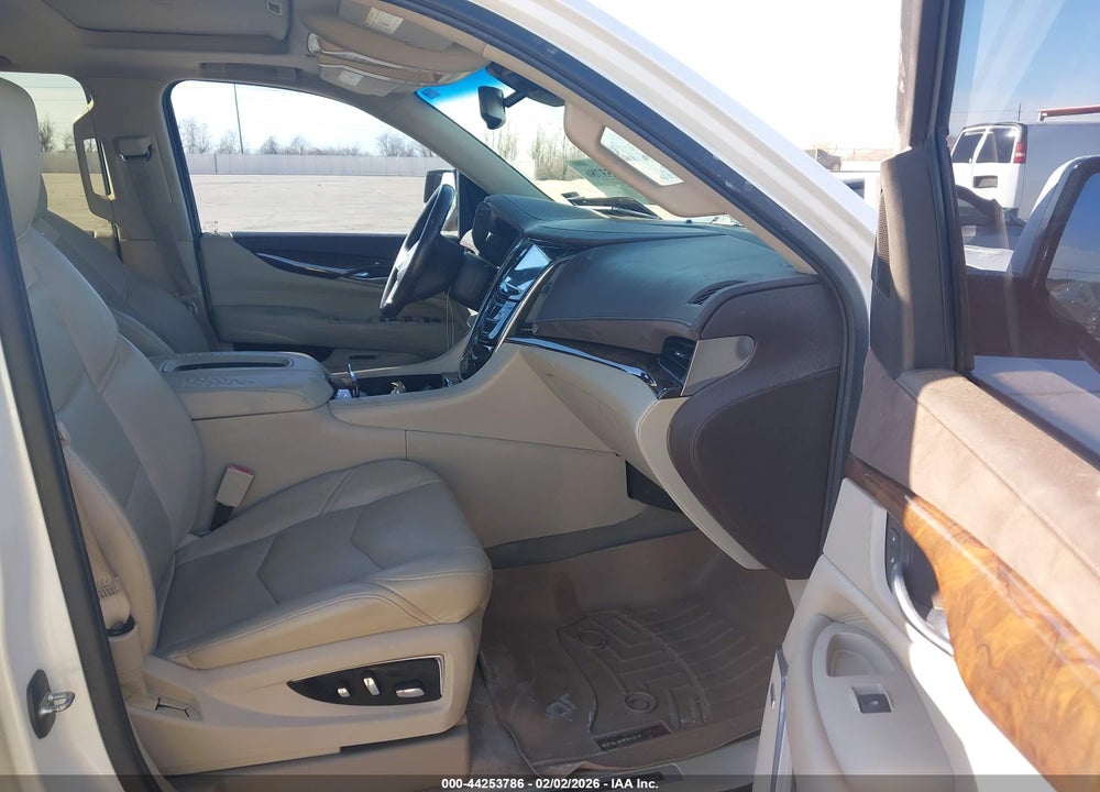 2016 CADILLAC ESCALADE LUXURY COLLECTION VIN: 1GYS3BKJ2GR351431
