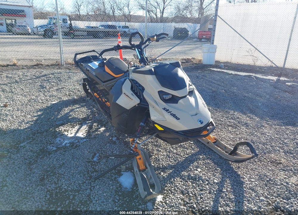 2024 SKI-DOO SUMMIT ADR EDGE PACK VIN: 2BPSCGRD6RV000027