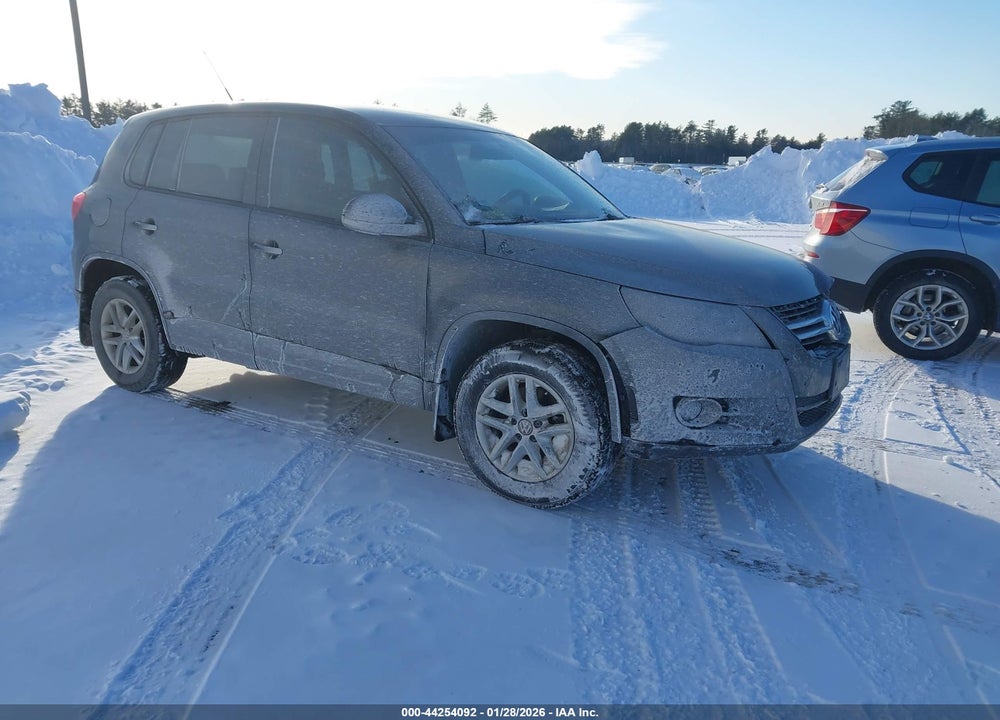 2011 VOLKSWAGEN TIGUAN S VIN: WVGAV7AX5BW510320