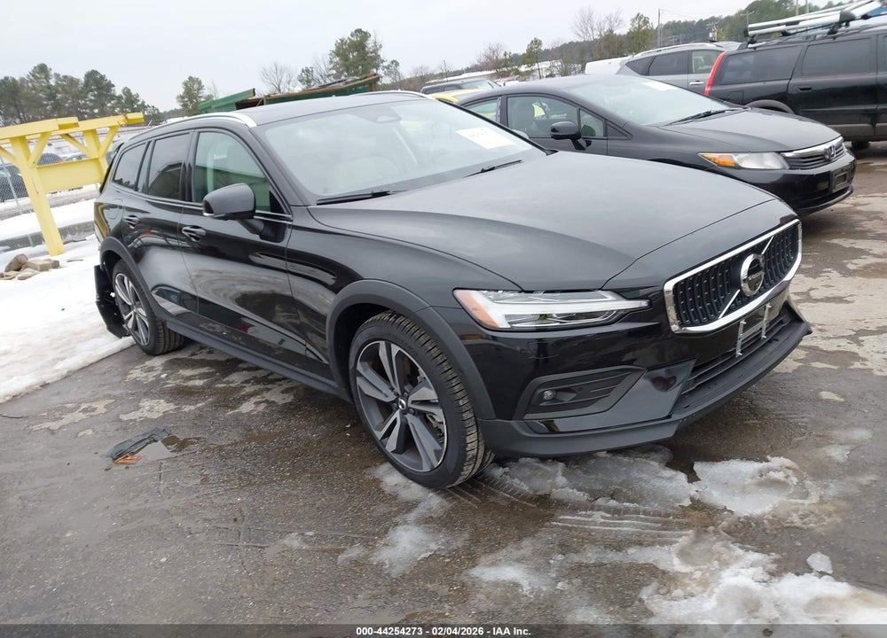 2026 VOLVO V60 CROSS COUNTRY PLUS, B5 AWD GAS (MILD HYBRID) VIN: YV4L12WK8T2170272